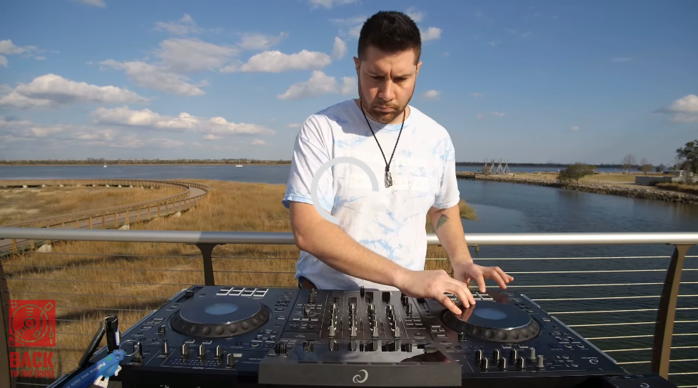 Load video: 670 views  26 Feb 2025  RIVERFRONT PARKSession. 39 Features Chris Vincent  | at Riverfront Park in Charleston SC.